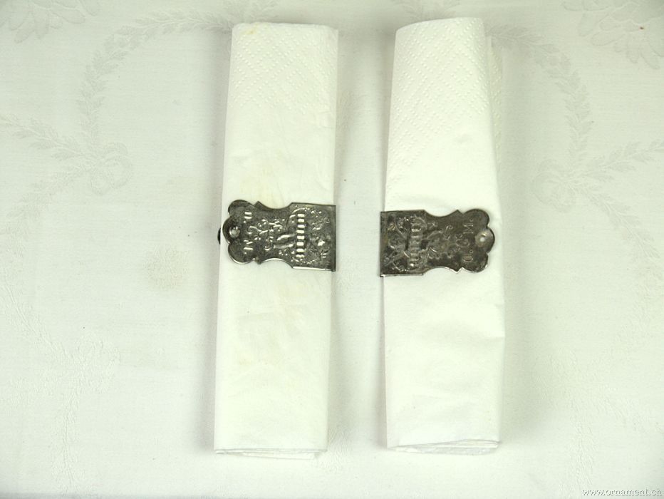 2 holders for napkins