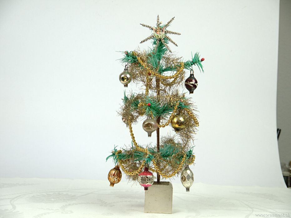 Small decorated Feathertree