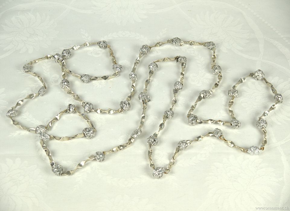silver colored Foil-bead