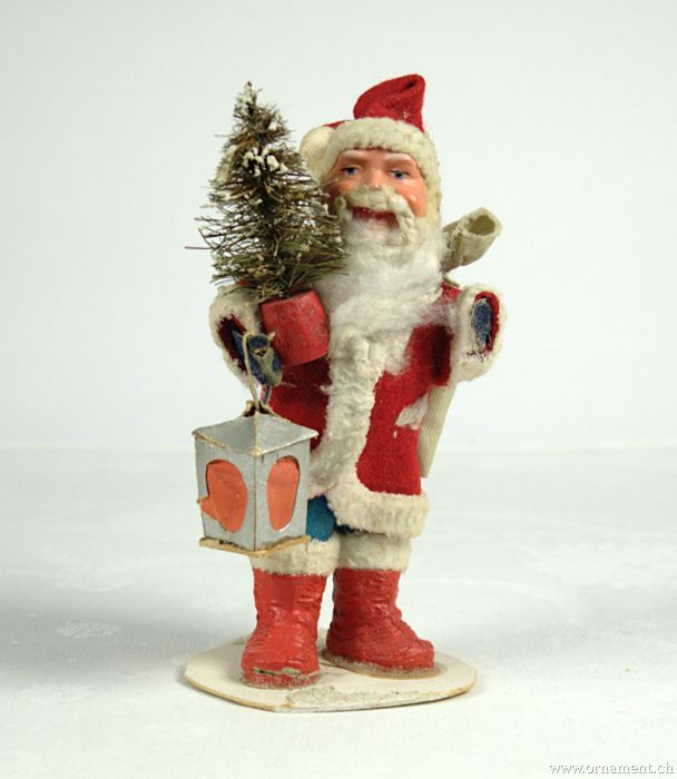 Santa with tree, lamntern and bag
